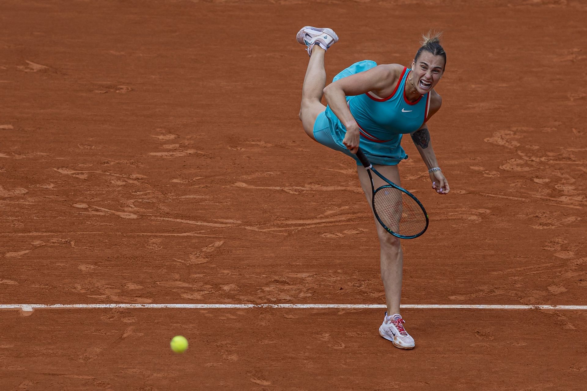 Aryna Sabalenka hits a serve at the French Open 2025 | Image Source: Getty